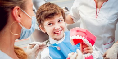 Entenda como fazer a consulta das crianças ao dentista não ser  uma experiência traumática